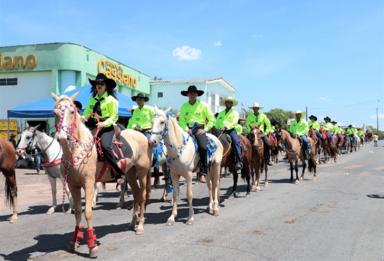 Cavalgada e GP de Motocross com quase 30 pilotos marcam aniversário de distrito de Araguaína