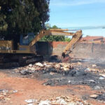 Máquina pega fogo dentro de depósito de materiais recicláveis e assusta vizinhos em Araguaína