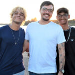 'Ser pai não é somente um elo sanguíneo', diz terapeuta que adotou meninos com 10 e 14 anos