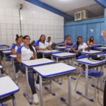 Educação oferece EJA em 136 escolas para quem não estudou na idade certa; saiba onde