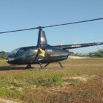 Brigadistas e helicóptero fazem operação de combate a incêndio florestal no Parque do Cantão