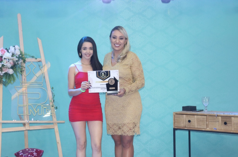DJ Patty Baky é reconhecida com prêmio master da categoria durante evento em Colinas do Tocantins