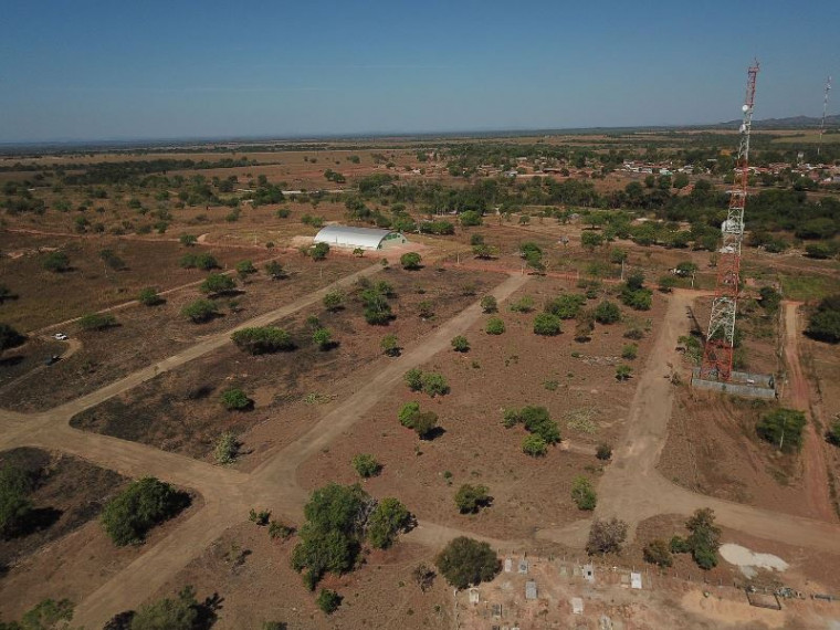 Prefeitura anuncia doação de 80 lotes para famílias carentes; loteamento terá praça e asfalto