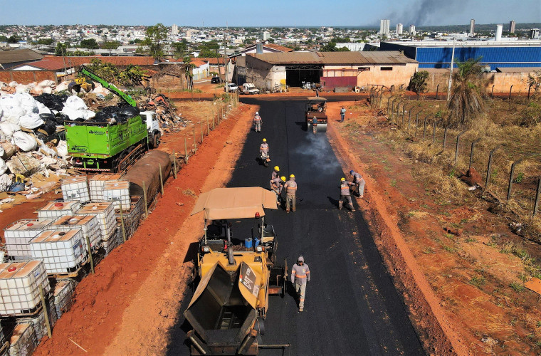Prefeito assina convênio de R$ 24,8 milhões para recapeamento de 18 bairros de Araguaína