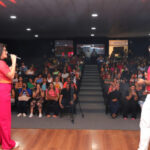 Mulheres que escolheram ser consultora de beleza relatam satisfação e conquistas durante evento