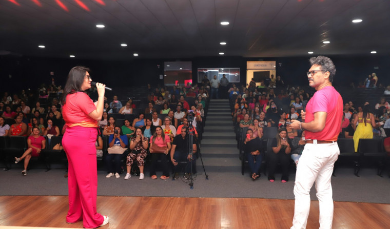 Mulheres que escolheram ser consultora de beleza relatam satisfação e conquistas durante evento