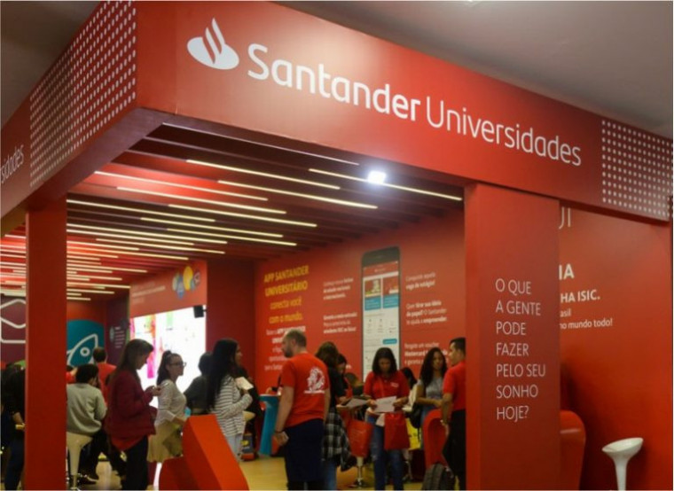 Santander Universidades abre 50 mil bolsas de estudo na área de programação e tecnologia
