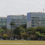 Servidores federais anunciam mobilizações contra reajuste de 1% em 2024 e não descartam greve