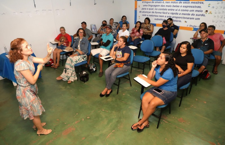 'O atendente achou que eu era burra por ser surda', diz professora de Araguaína sobre preconceito