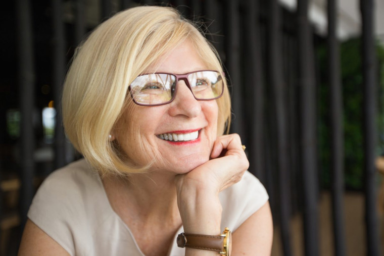 Reposição hormonal melhora a qualidade de vida e pode atrasar a menopausa, diz ginecologista