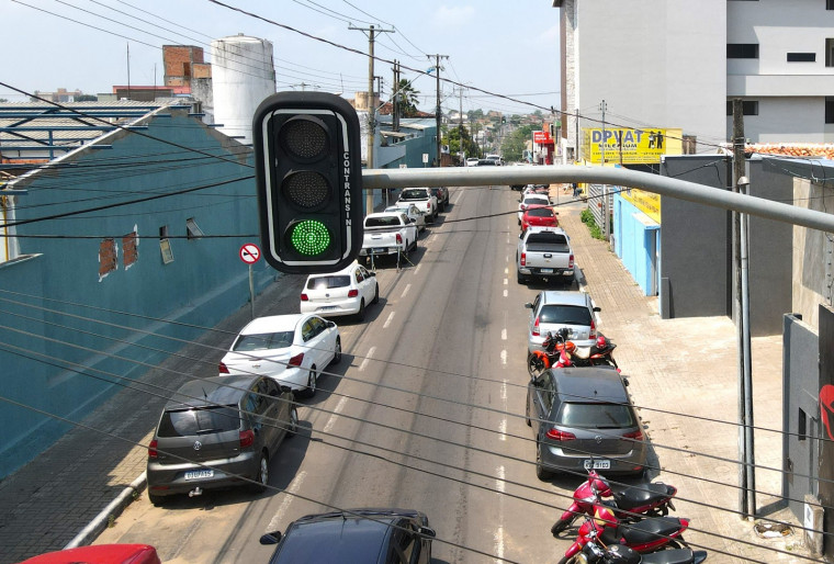 Semáforos são sincronizados em mais duas ruas de Araguaína para garantir fluidez ao trânsito