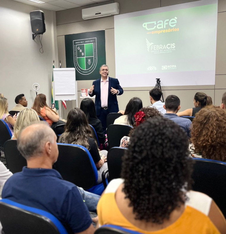Febracis e Acipa apresentam treinamento de Paulo Vieira para cerca de 200 empresários em Palmas