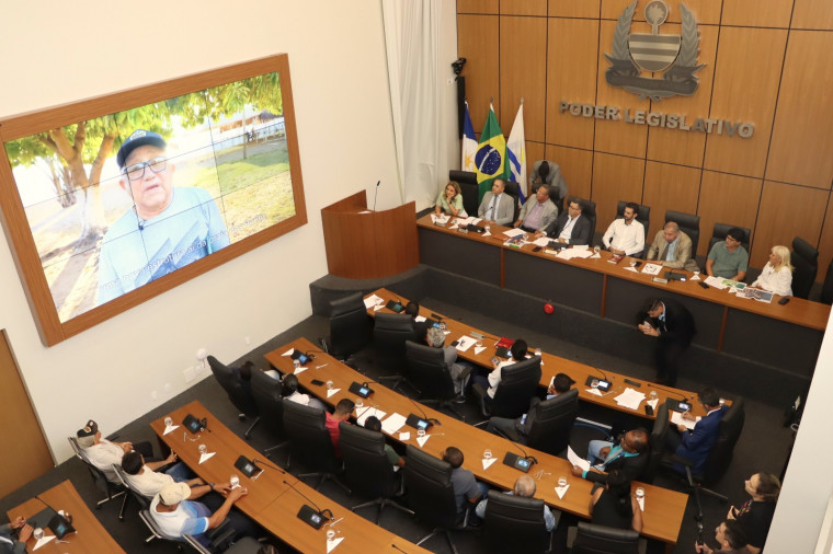 Câmara de Palmas atende comerciantes e buscará regularização da Praia dos Buritis, sonho antigo