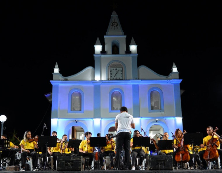 Orquestra realiza concerto de música clássica e popular nas ruínas de cidade histórica do Tocantins