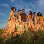 Estilista promove desfile de moda e lança coleção 'Ouro do Cerrado' em festa do Capim Dourado