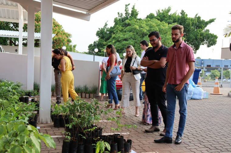 Feira Sustentável da Comarca de Araguaína expõe vários produtos feitos com materiais recicláveis