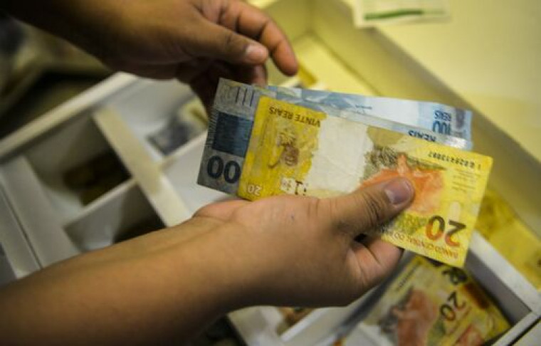 Prefeituras fazem cortes para conseguir pagar 13º salário de servidores e sacrificam fornecedores