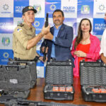 PM, Adapec e Sistema Penal recebem 171 fuzis e pistolas, 82 veículos e diversos equipamentos