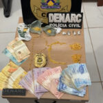 Casal de jovens é preso em flagrante por manter boca de fumo na própria casa, em Araguaína