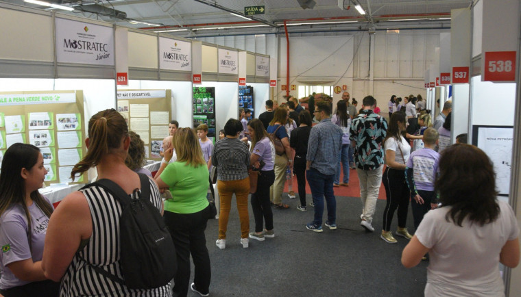 Alunas de Araguaína apresentam pesquisas na maior feira de ciência e tecnologia da América Latina