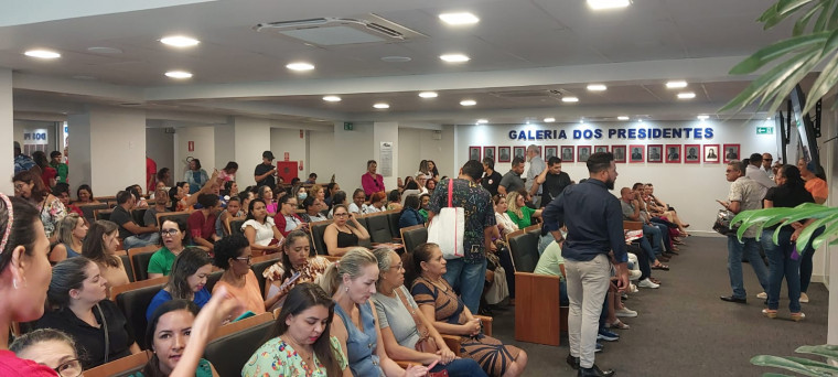 Com impasse, Educação protesta por reformulação do PCCR em Palmas; Cinthia está na Espanha