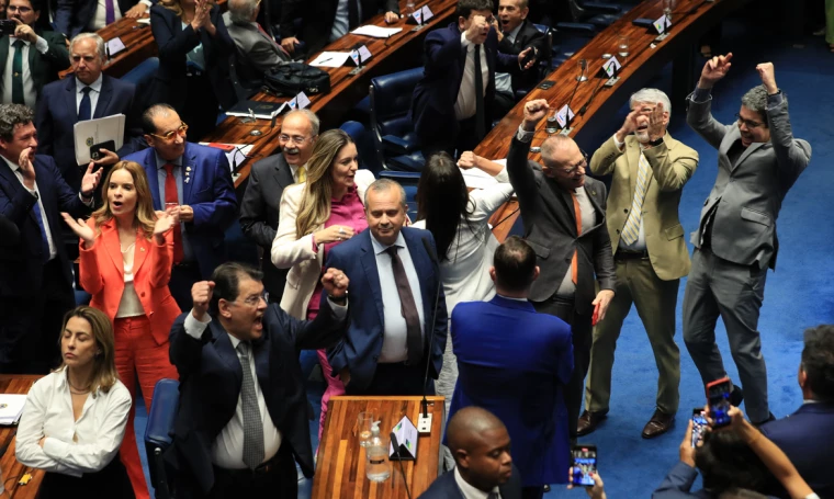 Reforma tributária é aprovada no Senado, mas texto retorna à Câmara para uma nova votação