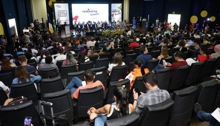 Ministro de Lula recebe título de cidadão tocantinense e encerra Caravana Federativa no estado