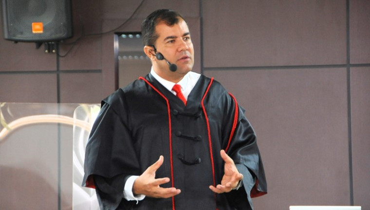 Filho que fingiu ser policial para vingar morte do pai é condenado a quase 10 anos de prisão