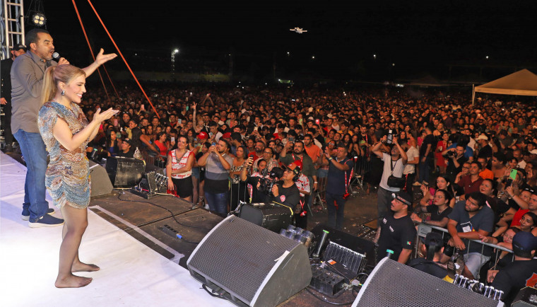 Governador Wanderlei parabeniza Araguaína e prestigia última noite de shows: 'cidade maravilhosa'