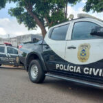 Irmão é indiciado por esfaquear a própria irmã após chegar em casa bêbado e exigir comida