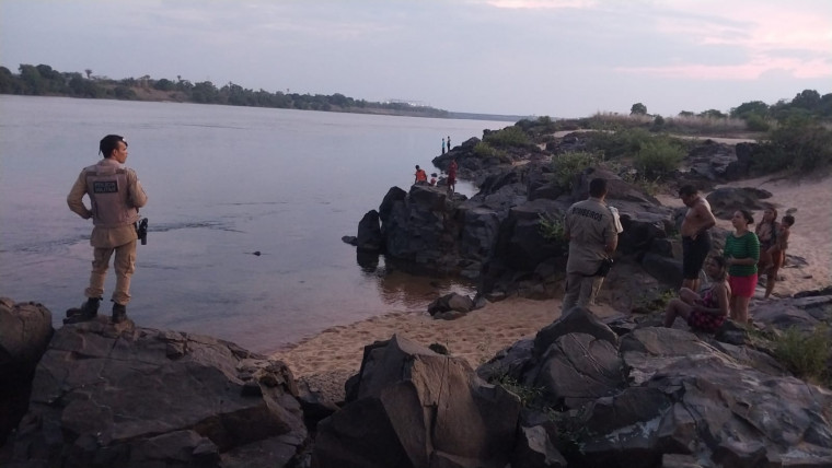 Crianças de 10 e 8 anos se afogam e desaparecem no Rio Tocantins enquanto tomavam banho