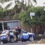 Secretário briga em bar, joga carro contra outro veículo, passa 1 dia na prisão e segue no cargo