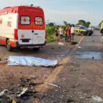 Colisão entre três carros e caminhão deixa uma pessoa morta e outras feridas na BR-153