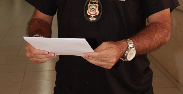 Homem que arrancou pedaço do nariz da esposa com mordida é indiciado por feminicídio tentado
