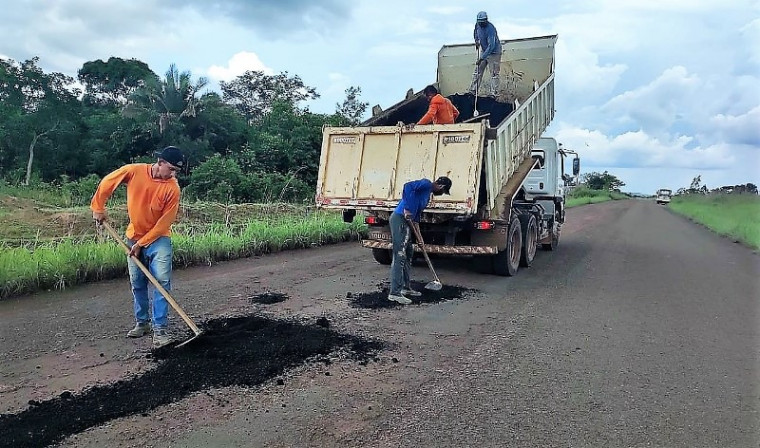 Manutenção de rodovias beneficia moradores de Ananás, Nazaré, Araguatins e outras cidades