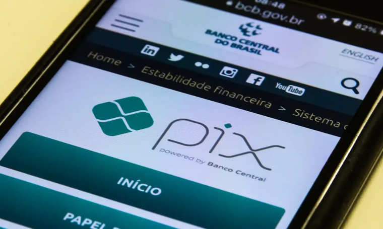 Para facilitar trabalho da polícia, governo sanciona lei de Gipão sobre pagamento de fiança via Pix