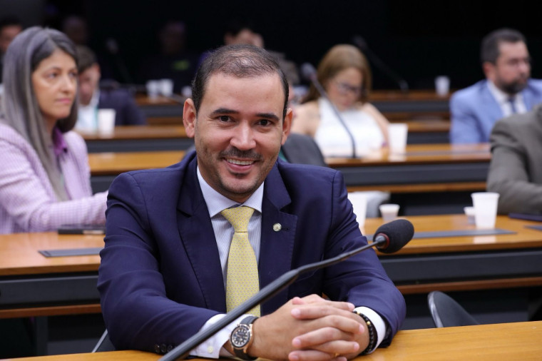 Às vésperas de 2024, deputado Vicentinho Júnior viabiliza quase R$ 100 milhões para o Tocantins