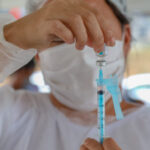 Vacina contra dengue: médico explica como funciona e quem não pode tomar o imunizante