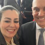Cinthia posta foto com 'Xandão' nas redes sociais e afirma: 'defensores da democracia se olhando'