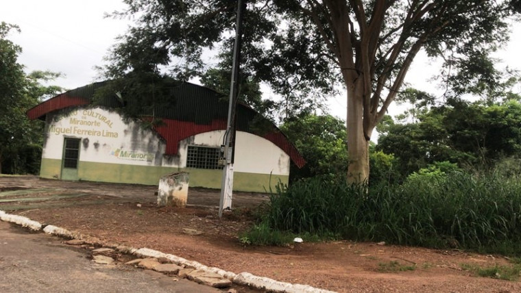 Em situação de abandono, Centro Cultural é frequentado por usuários de drogas em Miranorte