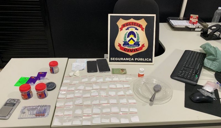 Vovô do tráfico que estava em liberdade condicional é preso vendendo drogas na própria casa