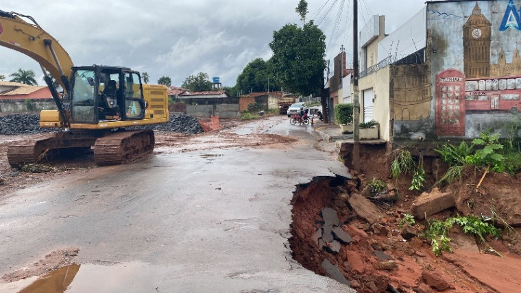 Prefeitura antecipa demolição de ponte no córrego Neblina após fortes chuvas; ASTT aponta desvios