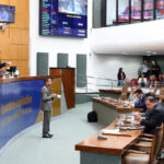 Janad Valcari, Leo Barbosa e Wiston solicitam revisão salarial e adicional para servidores do Estado