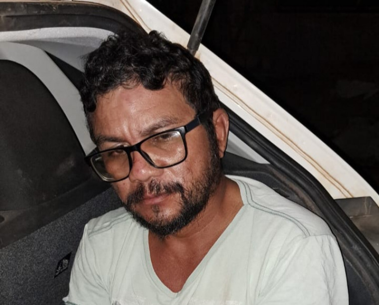 Mulher é agredida e esfaqueada nas costelas após pedir carona em bar; polícia prende agressor
