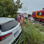 Carro derrapa na pista e provoca acidente com outros dois veículos na TO-080; idoso morre