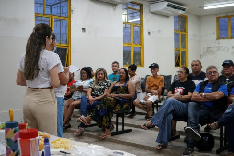 Servidora que fumou por mais de 20 anos e perdeu mãe para o cigarro acha ajuda em grupo de apoio