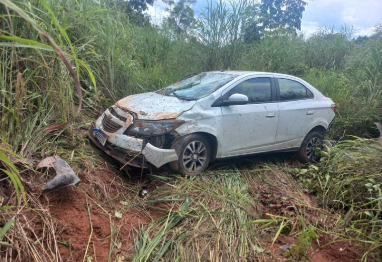 Policial aposentado é empurrado de ponte e atingido por pedrada na cabeça; suspeitos são presos