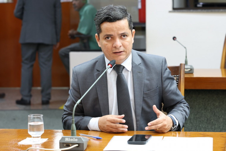 Jorge Frederico pede campanhas de conscientização nas escolas contra uso de cigarro eletrônico