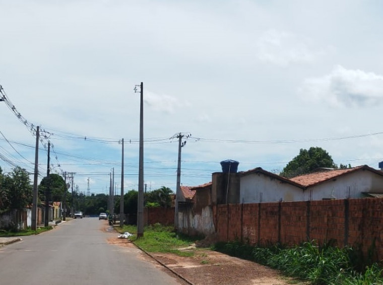 Construção de rede elétrica que abastecerá shopping em Araguaína gera polêmica por causa de escola