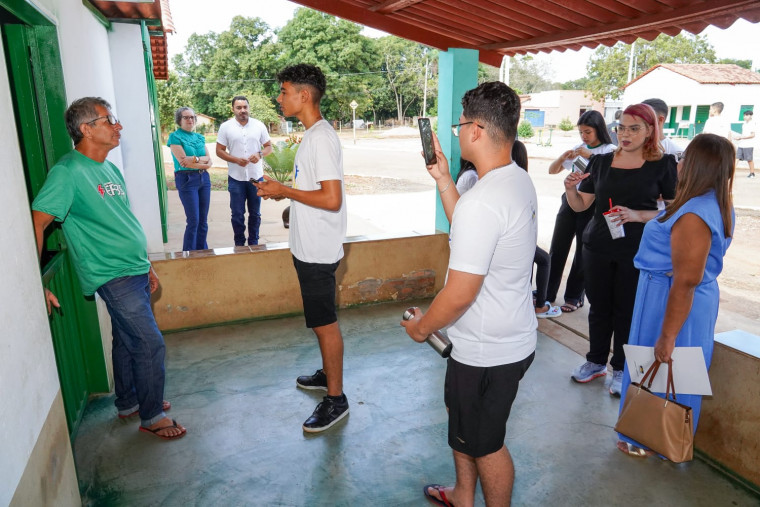 Estudantes de Paraíso percorrem bairros da cidade para levantar problemas e carências da comunidade
